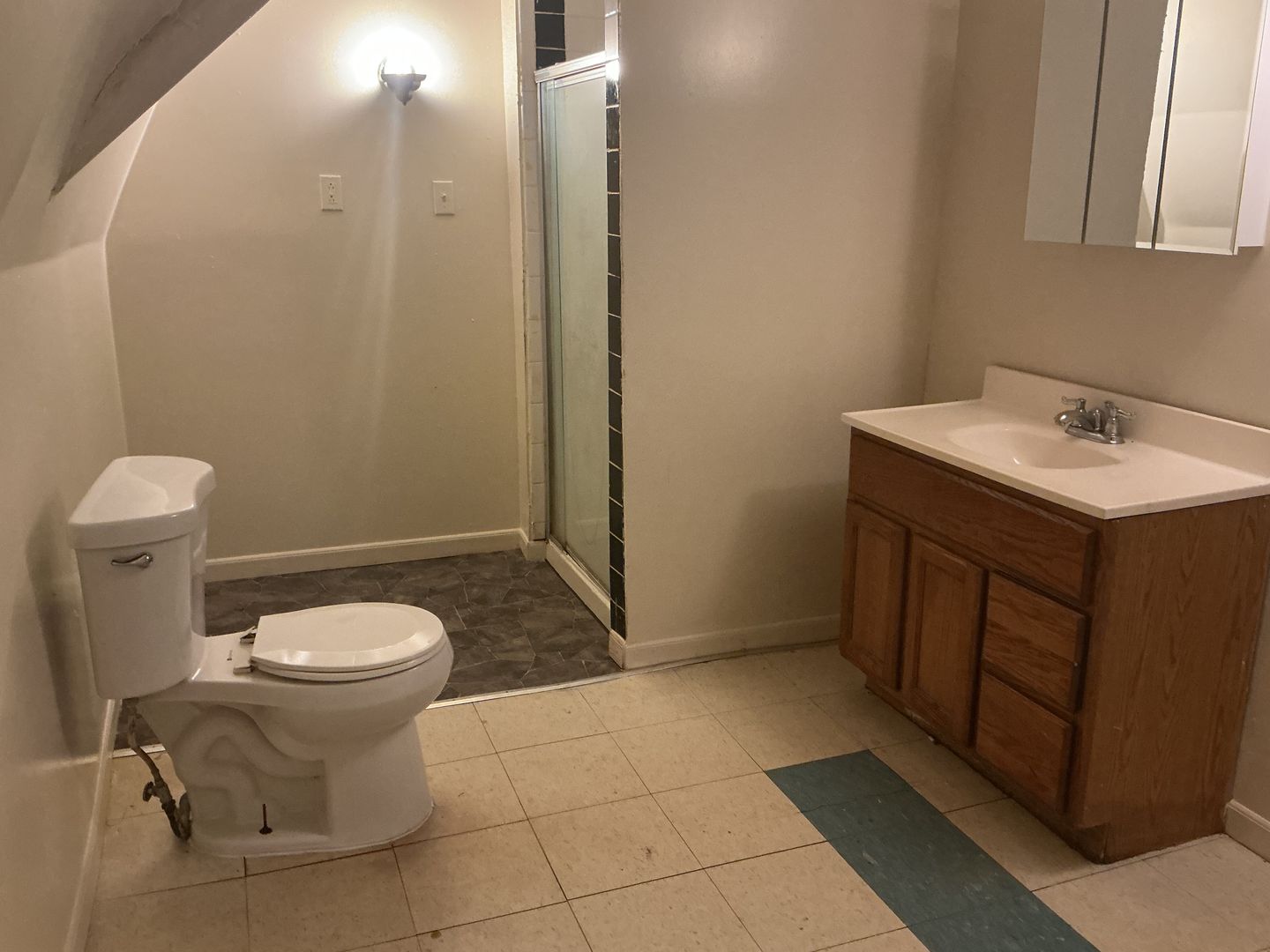 5 bedroom 2 bathroom single family home with detached