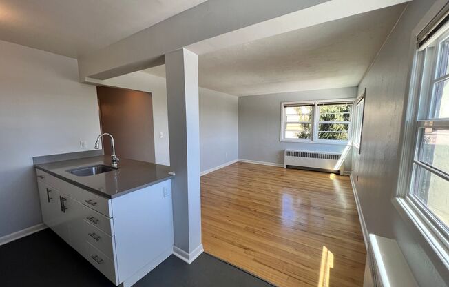 1 bed, 1 bath, 606 sqft, $1,550, Unit 414