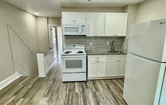 2 beds, 1 bath, $1,050, Unit 2