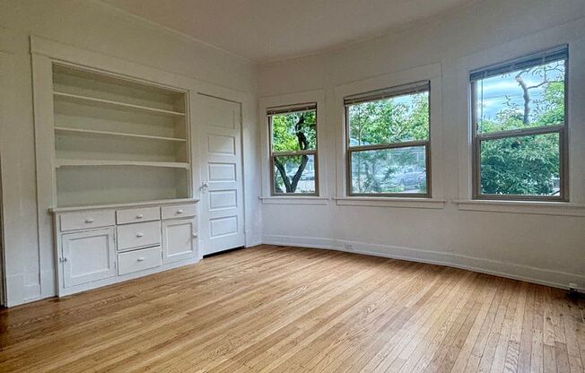1421 On Queen Anne Apartments
