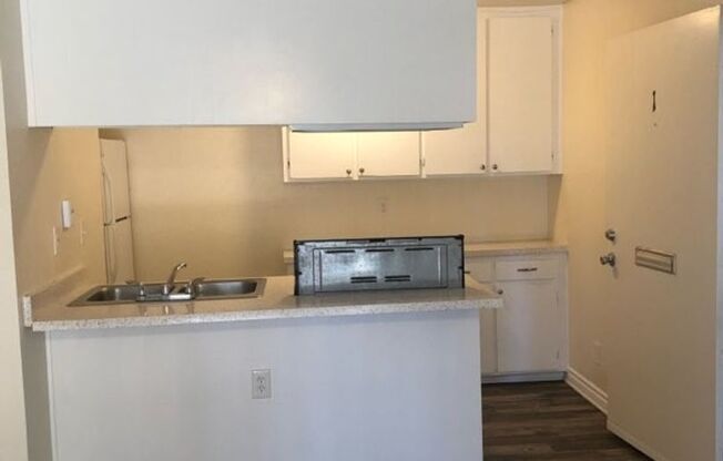 Studio, 1 bath, 550 sqft, $1,695, Unit 01