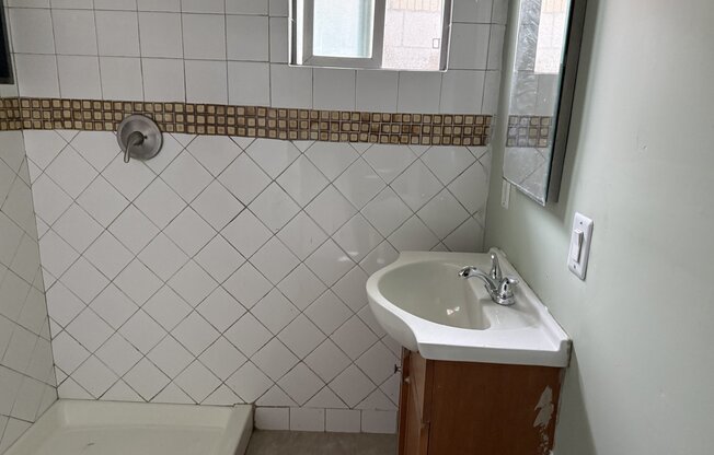 525 E HYDE PARK BLVD