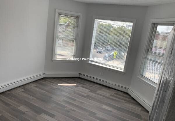 560 Main St Apt 1