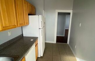 1 bed, 1 bath, $1,600, Unit D4