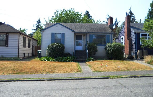 2 Bedroom House - Seward Park! * 6 Month Lease ONLY**