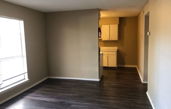 2 beds, 1 bath, 800 sqft, $725, Unit 522 unit 5