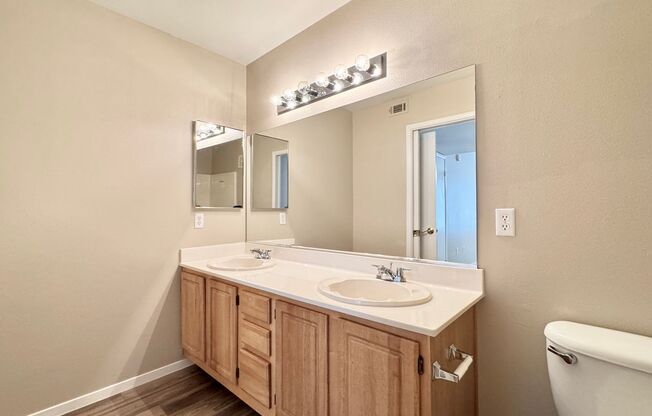 2 beds, 2 baths, $1,210, Unit # 2089