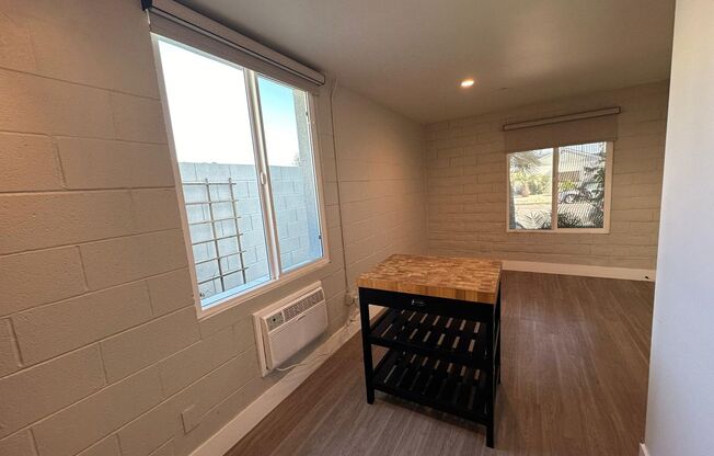 Studio, 1 bath, 275 sqft, $999, Unit 302