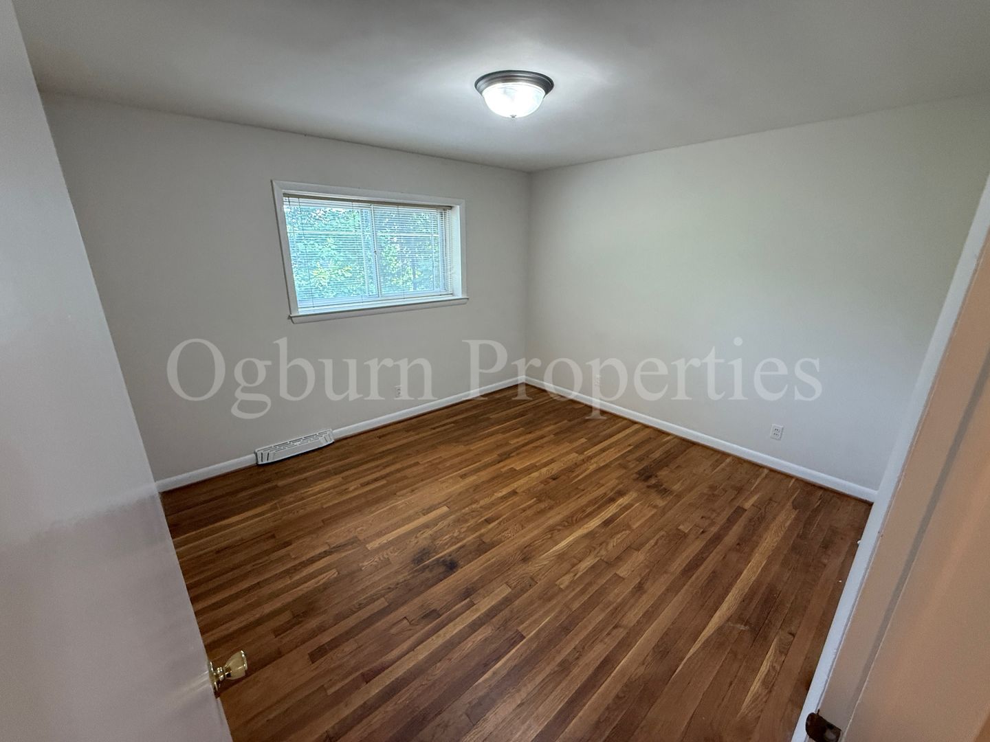 605011 - BALCONY COURT APTS