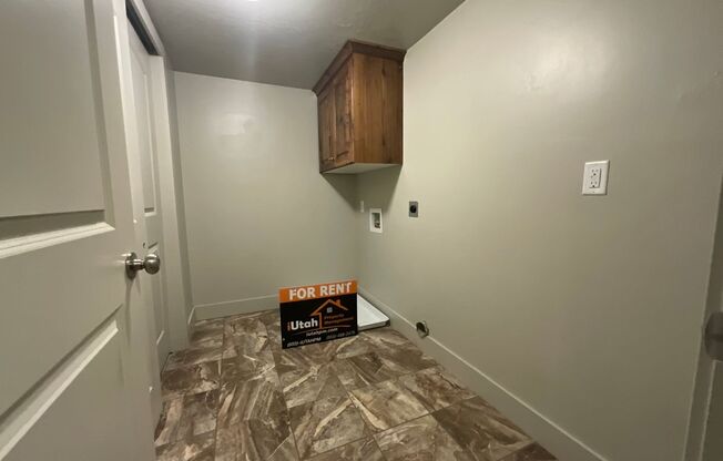 3 beds, 2 baths, 1,250 sqft, $1,550