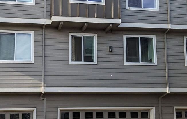 Luxury Townhome in Canby Over 1,700 sq ft ~ 3rd Ave 468