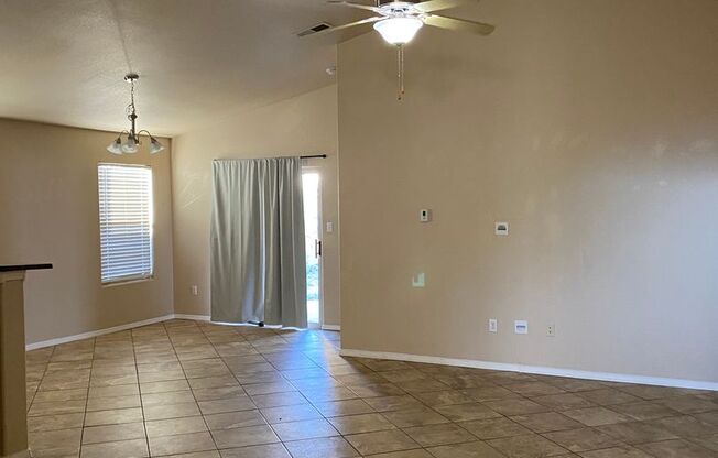 Beautiful 3 Bedroom, 2 Bathroom, Available Now!!