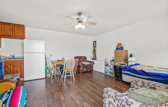 Las Flores Apartments
