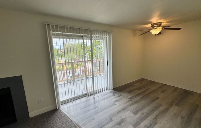 2 beds, 1 bath, 902 sqft, $2,075, Unit H201