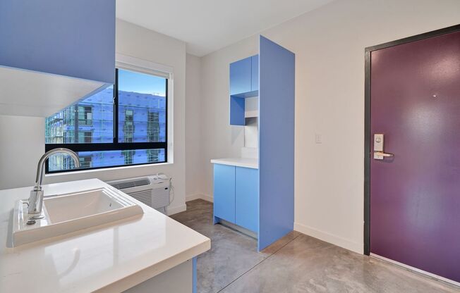 Studio, 1 bath, 305 sqft, $1,695, Unit 460