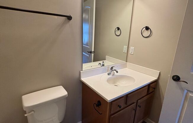 1 bed, 1 bath, 687 sqft, $775, Unit B7