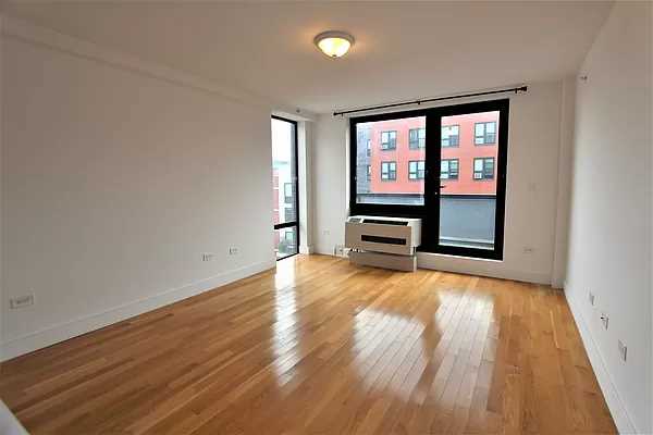 2 beds, 1 bath, $3,500, Unit 7A