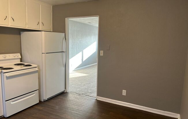 2 beds, 1 bath, 750 sqft, $1,070, Unit B04 1034 16