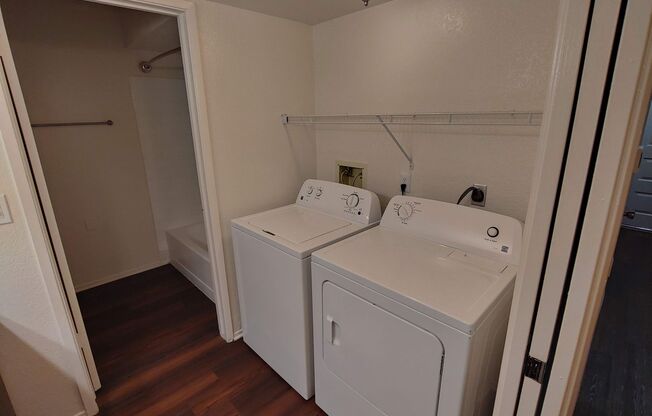 2 beds, 1 bath, 900 sqft, $1,585, Unit 1870-101