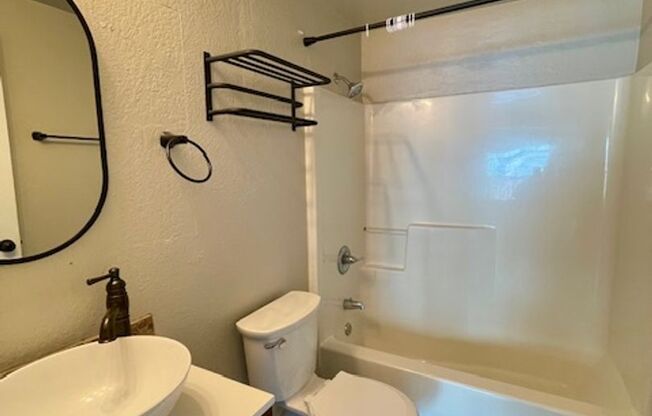 2 beds, 1 bath, $1,895