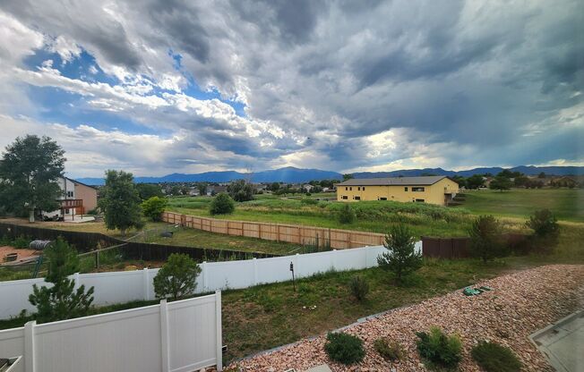 Quiet 2 bed 3 bath home in the 80923 area!!
