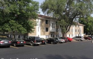 3000-3120 Douglas Ave