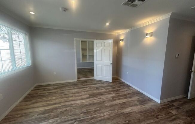 2823 HYPERION BLVD