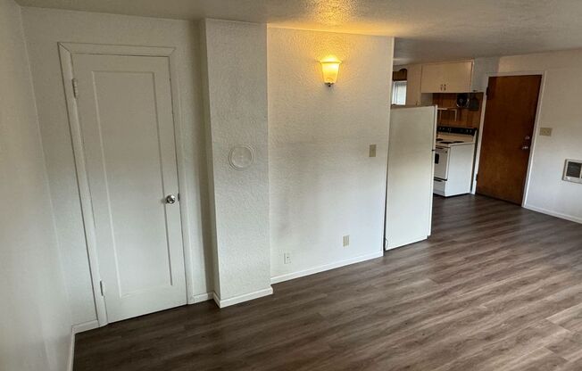 2 Bedroom Triplex Unit in Springfield