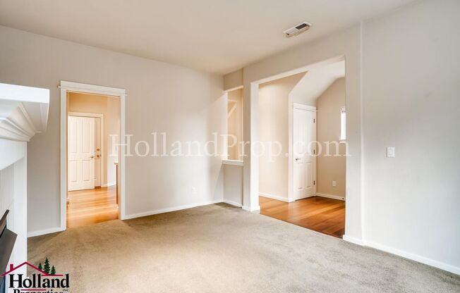 Beautiful 2 Bedroom 2.5 Bathroom Townhouse in Hillsboro!