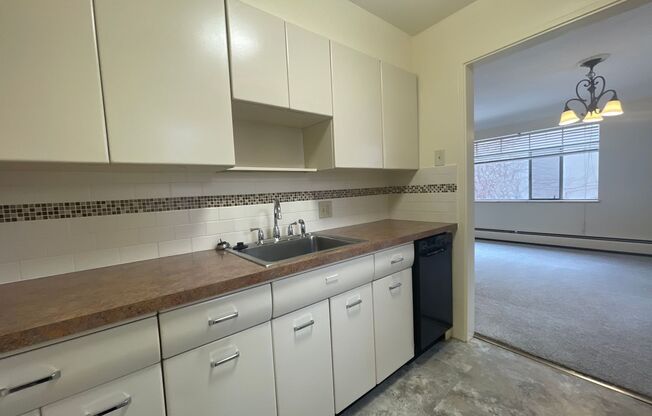 2 beds, 1 bath, 908 sqft, $1,495, Unit 108