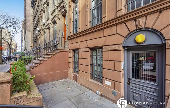161 W 73 ST