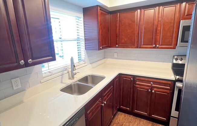 2/2 In Charming Laurel Park. Move in with a $500 Security Deposit!