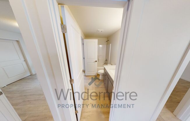 2 beds, 1 bath, 880 sqft, $1,695, Unit 327 People's