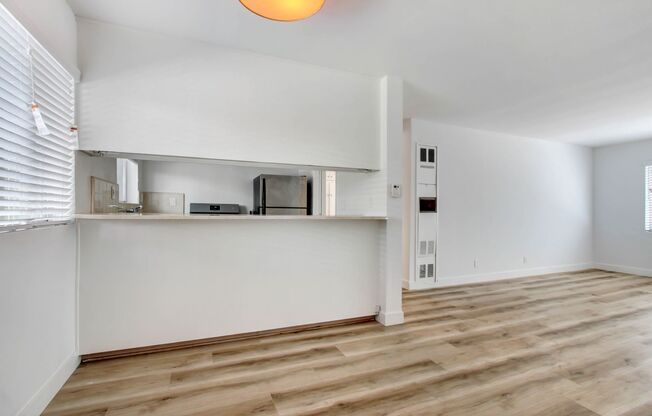 303 California Ave, 3 blocks to the beach, North of Wilshire!