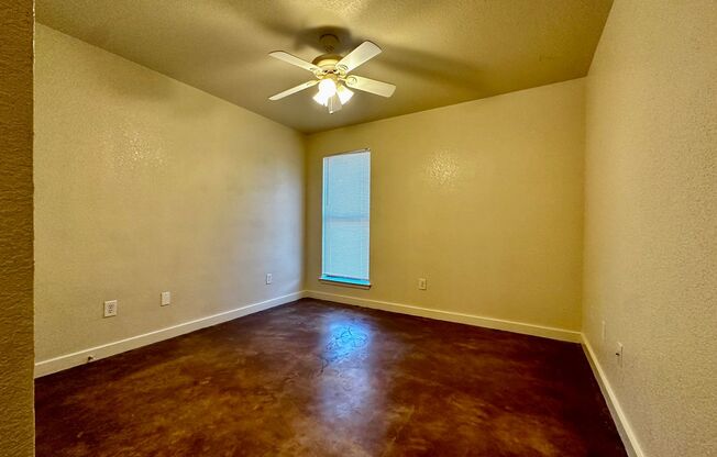 3 beds, 2 baths, $1,250, Unit 1924 D