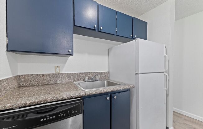 2 beds, 1 bath, 682 sqft, $1,300, Unit 51
