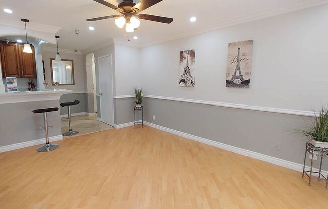 2 beds, 2 baths, 910 sqft, $2,850, Unit 512