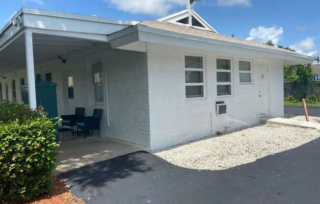 $995 Sec dep special with IN UNIT LAUNDRY in select units in EAST BOCA
