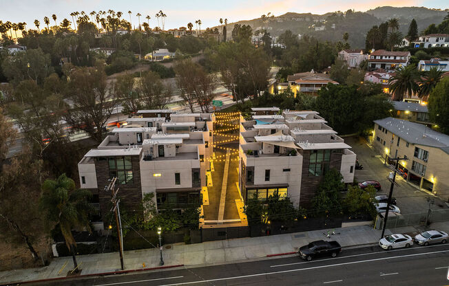 2111 N Cahuenga BLVD