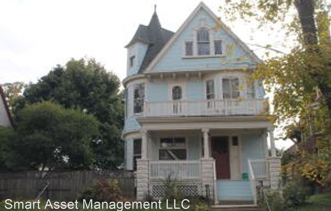 2813 W Juneau Ave.