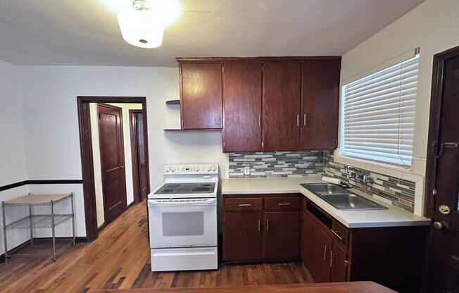 *** TWO WEEKS FREE*** Live Close to Everything – 1BR in Southside Jax
