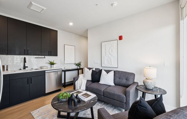 2 beds, 1 bath, 779 sqft, $1,750, Unit 105