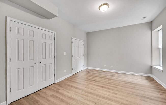 3 beds, 2 baths, 1,345 sqft, $2,150, Unit 4143 S. Michigan Ave #1