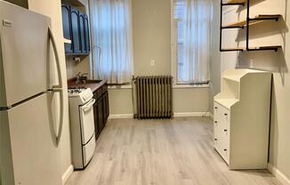 1 bed, 1 bath, 300 sqft, $2,500