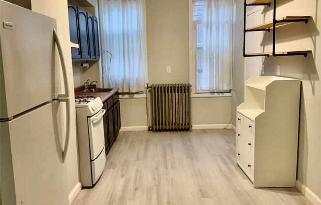 1 bed, 1 bath, 300 sqft, $2,500