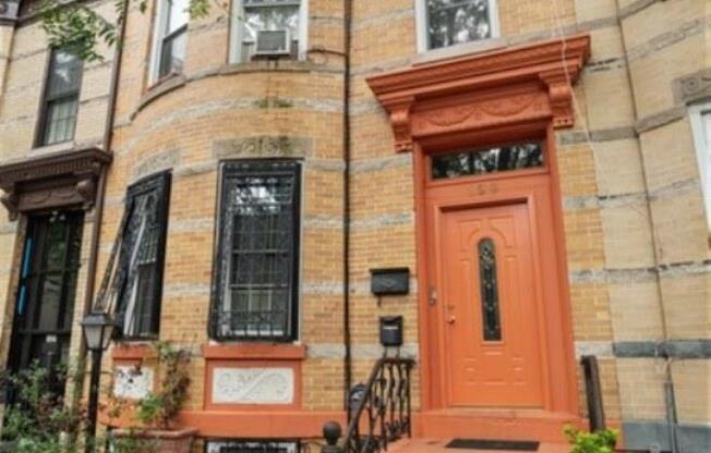 129 MOFFAT ST