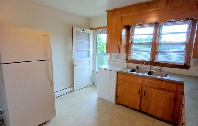 2 beds, 1 bath, 903 sqft, $1,250, Unit B-4