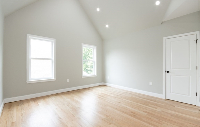 11 RADFORD LN