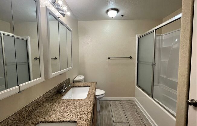 2 beds, 1 bath, 782 sqft, $1,595, Unit MD-15