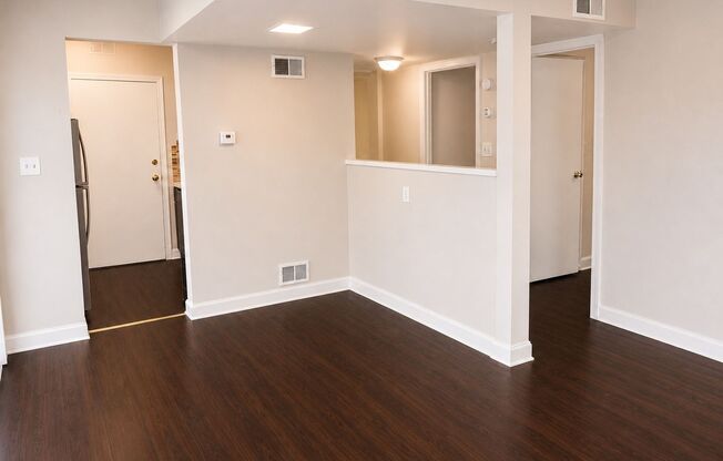 *** Amazing Location * Spacious Apartments * Walk to Walnut & Ellsworth * Pet Friendly * Fully Renovated ***